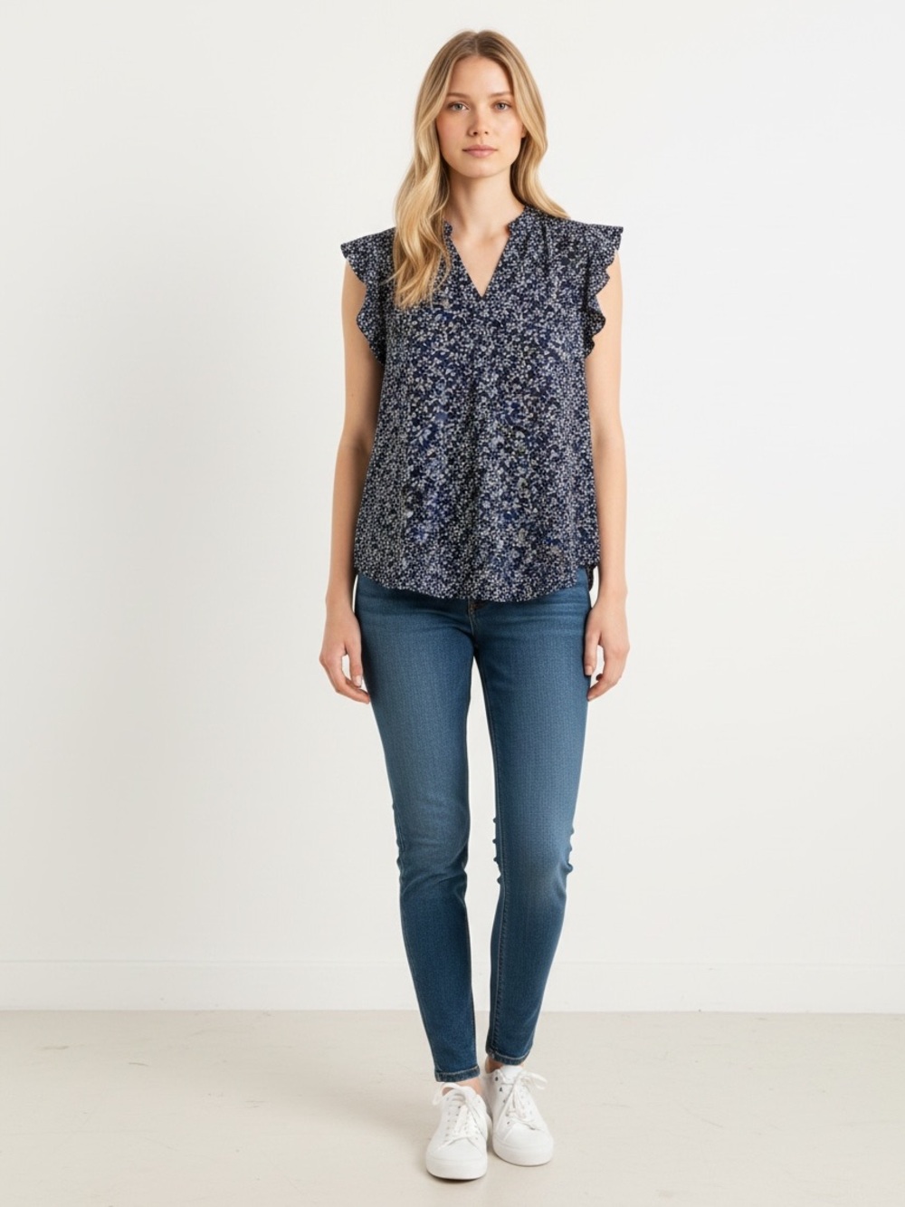Chaus New York Sleeveless Navy Floral V-Neck Ruffle Top size s -sku 133